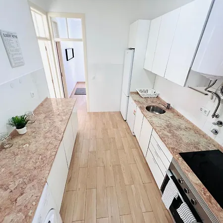 아파트 Spacious Family Flat Ideal For Tourists